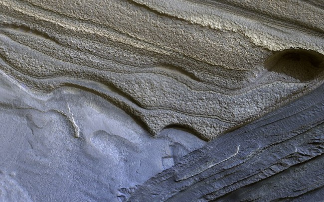 800px-PIA21465 - North Polar Layers