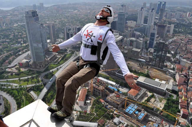 wiki04 1024px-BASE Jumping from Sapphire Tower in Istanbul
