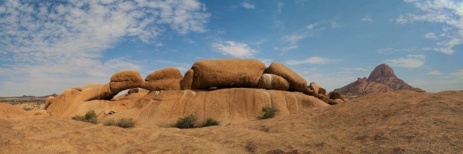 1024px-Spitzkoppe Rock Arch Panorama with even sky