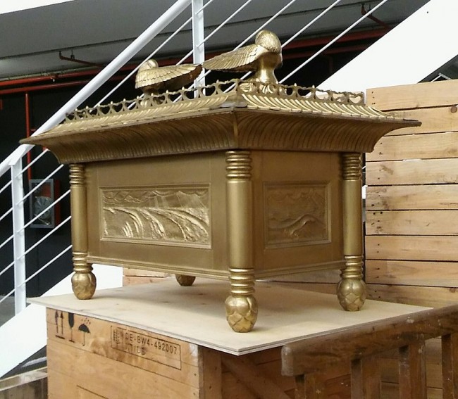 824px-Ark of covenant replica