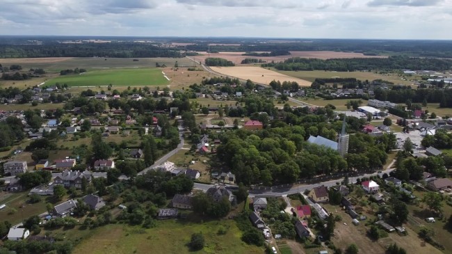 Drone video of Järva-Jaani, July 2021.webm