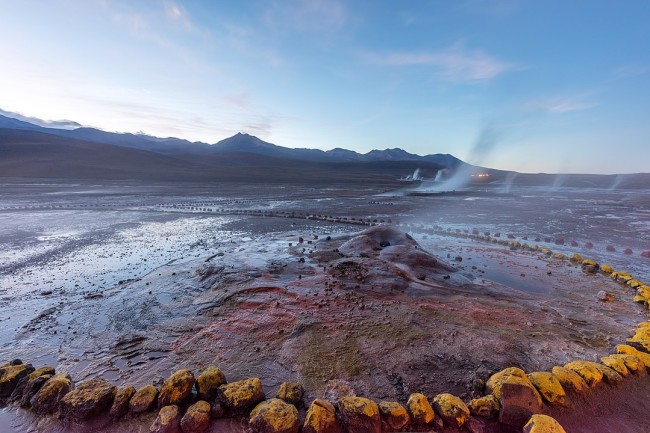 1079px-Géiseres del Tatio, Atacama, Chile, 2016-02-01, DD 03-05 HDR