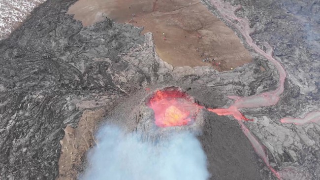 Eruption of Fagradalsfjall volcano, 2021-03-24, 2.webm