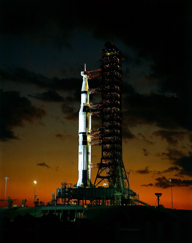 1706px-Apollo 4 on the night before launch, Kennedy Space Center, Florida, 1967