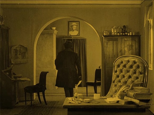 Nosferatu (1922).webm